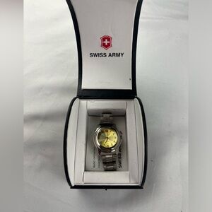 Swiss Navy watch retro has new battery